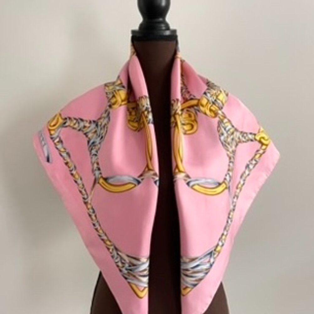 New Gucci Scarf Iconic Logo Gold Chain Barbie Pink Silk Wrap - Picture 4 of 15